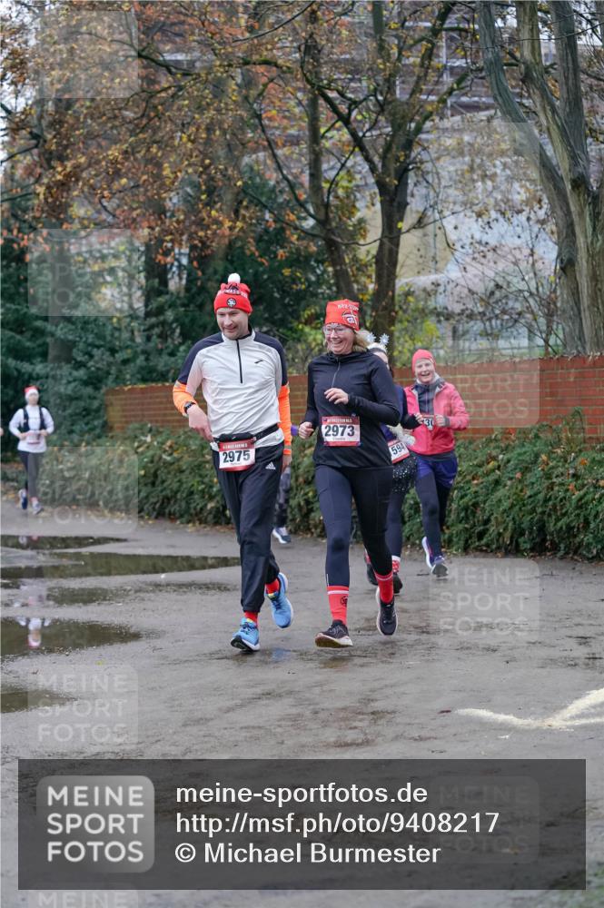 07.12.2025 - St. Pauli X-Mass-Run No. 15 Michael Burmester http://msf.ph/oto/9408217 07.12.2025 09:43:28 Laufen 2975, 2973, 594, 30 meine-sportfotos.de