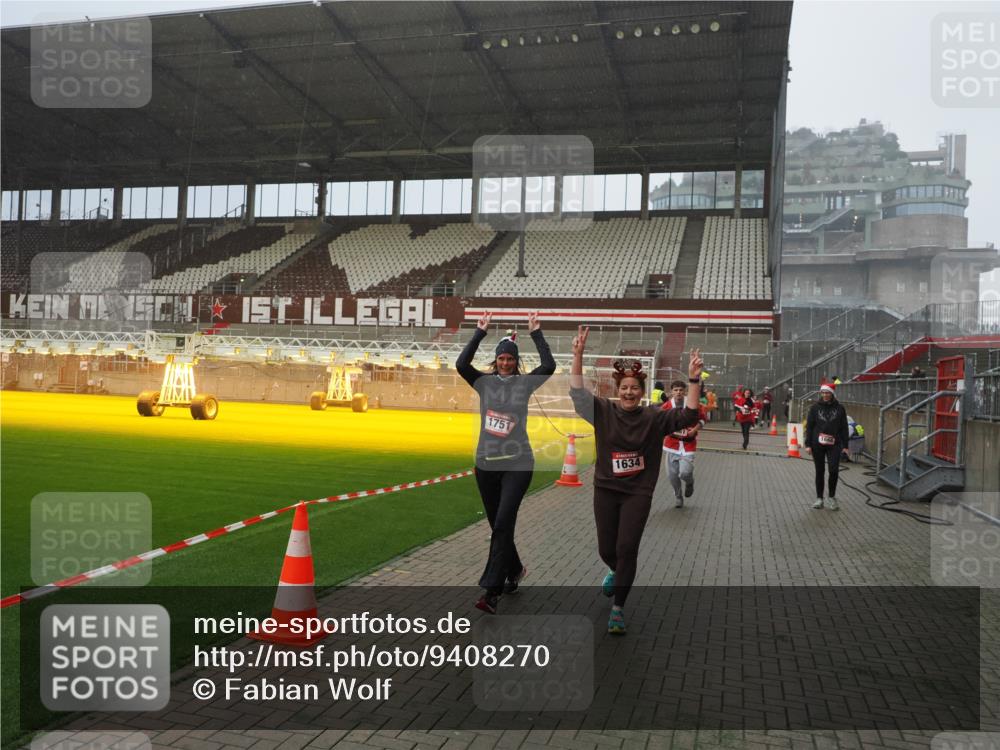 07.12.2025 - St. Pauli X-Mass-Run No. 15 Fabian Wolf http://msf.ph/oto/9408270 07.12.2025 11:07:02 Ziel 595, 1462, 1469, 1634, 1666, 1751, 1861, 1862 meine-sportfotos.de