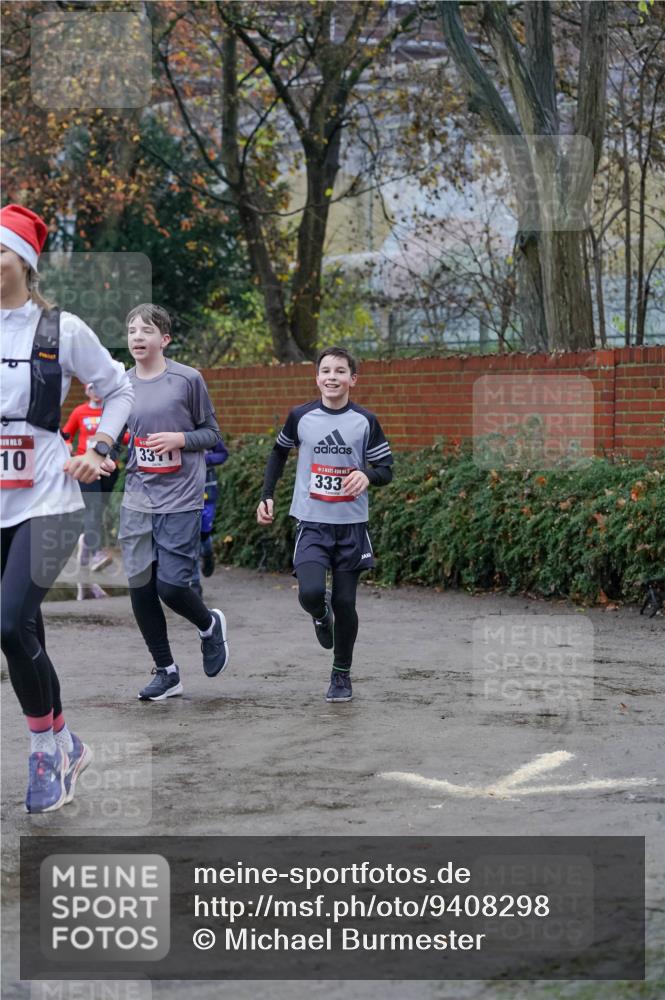 07.12.2025 - St. Pauli X-Mass-Run No. 15 Michael Burmester http://msf.ph/oto/9408298 07.12.2025 09:43:35 Laufen 10, 331, 333 meine-sportfotos.de