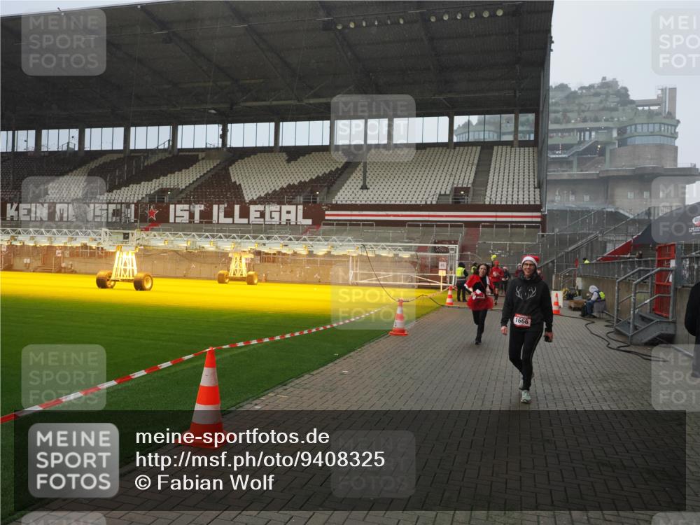 07.12.2025 - St. Pauli X-Mass-Run No. 15 Fabian Wolf http://msf.ph/oto/9408325 07.12.2025 11:07:06 Ziel 281, 688, 1469, 1634, 1666, 1751, 1861, 1862 meine-sportfotos.de