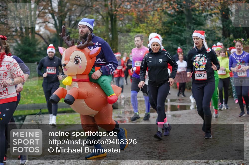 07.12.2025 - St. Pauli X-Mass-Run No. 15 Michael Burmester http://msf.ph/oto/9408326 07.12.2025 11:26:07 Laufen 4424, 4422, 4427, 2877 meine-sportfotos.de