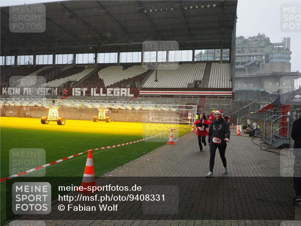 07.12.2025 - St. Pauli X-Mass-Run No. 15 Fabian Wolf http://msf.ph/oto/9408331 07.12.2025 11:07:06 Ziel 281, 688, 1469, 1634, 1666, 1751, 1861, 1862 meine-sportfotos.de