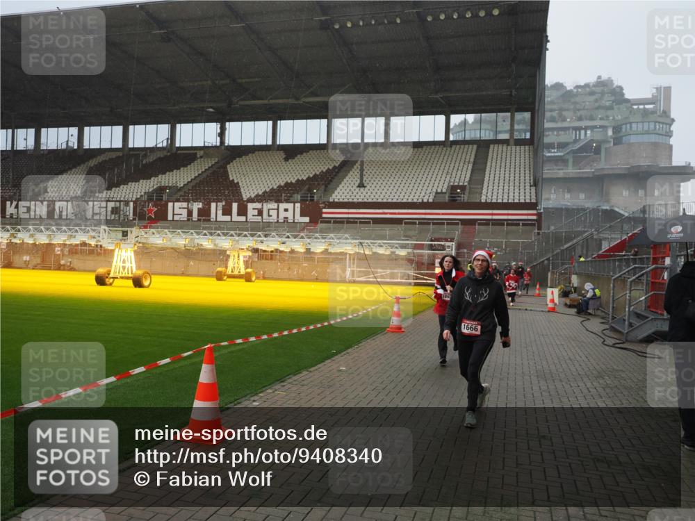 07.12.2025 - St. Pauli X-Mass-Run No. 15 Fabian Wolf http://msf.ph/oto/9408340 07.12.2025 11:07:07 Ziel 281, 596, 688, 1634, 1666, 1751, 1861, 1862 meine-sportfotos.de