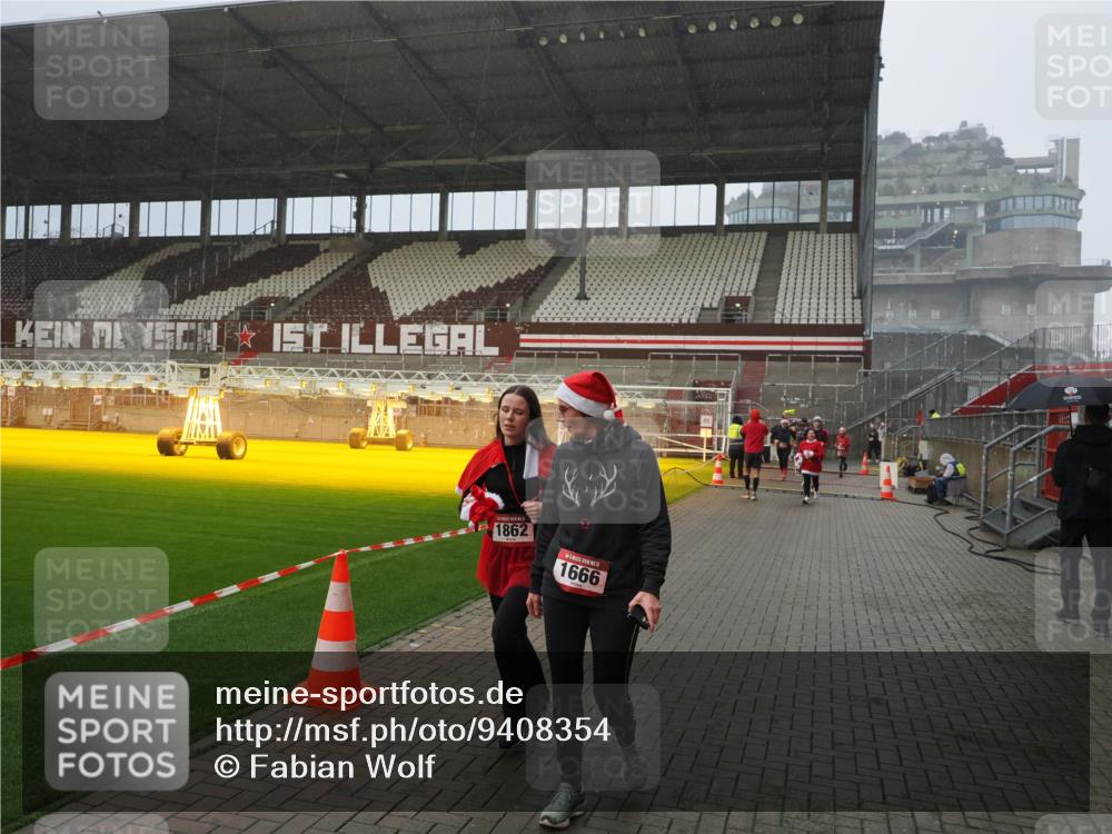 07.12.2025 - St. Pauli X-Mass-Run No. 15 Fabian Wolf http://msf.ph/oto/9408354 07.12.2025 11:07:09 Ziel 281, 596, 688, 1585, 1587, 1634, 1666, 1751, 1861, 1862 meine-sportfotos.de
