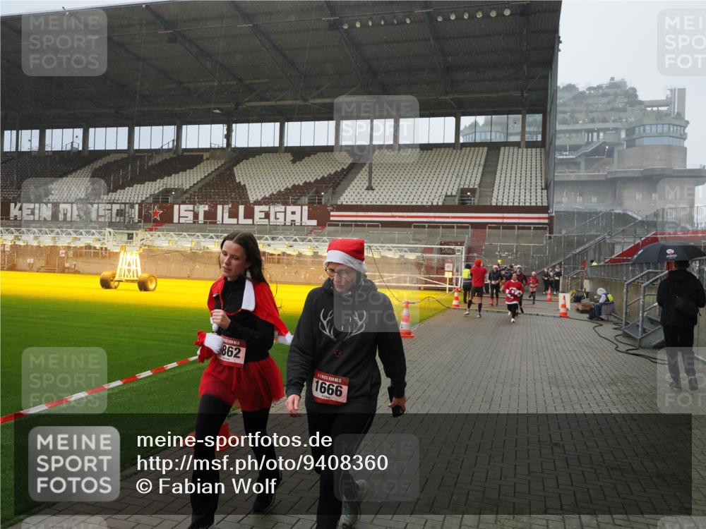 07.12.2025 - St. Pauli X-Mass-Run No. 15 Fabian Wolf http://msf.ph/oto/9408360 07.12.2025 11:07:09 Ziel 281, 596, 688, 1585, 1587, 1634, 1666, 1751, 1861, 1862 meine-sportfotos.de