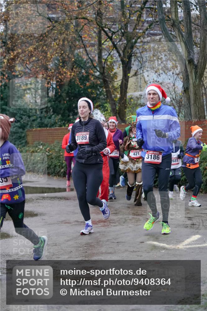 07.12.2025 - St. Pauli X-Mass-Run No. 15 Michael Burmester http://msf.ph/oto/9408364 07.12.2025 09:43:42 Laufen 2025, 3189, 35, 734, 421, 3186, 2681 meine-sportfotos.de