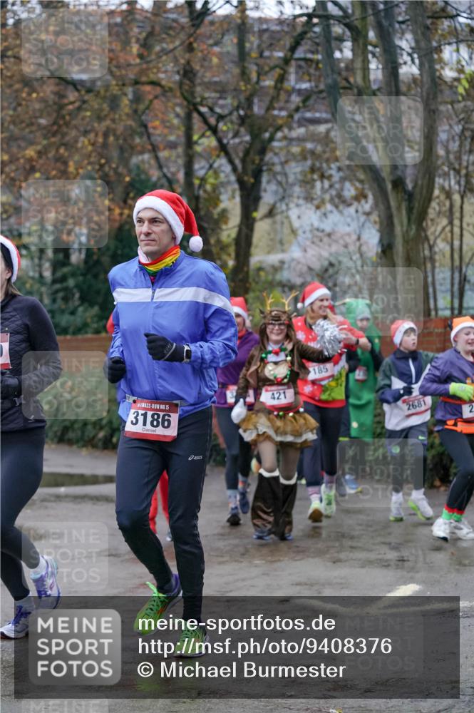 07.12.2025 - St. Pauli X-Mass-Run No. 15 Michael Burmester http://msf.ph/oto/9408376 07.12.2025 09:43:43 Laufen 15, 3186, 421, 185, 2681 meine-sportfotos.de