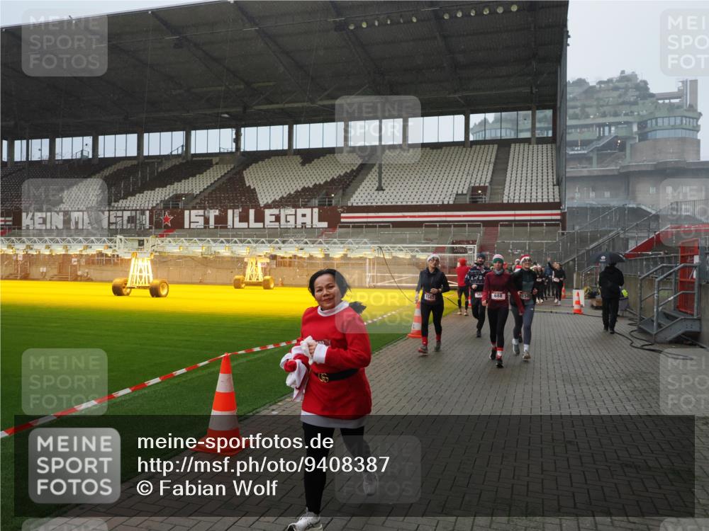 07.12.2025 - St. Pauli X-Mass-Run No. 15 Fabian Wolf http://msf.ph/oto/9408387 07.12.2025 11:07:15 Ziel 281, 342, 344, 490, 591, 596, 603, 621, 622, 688, 1202, 1206, 1585, 1587, 1634, 1666, 1751, 1861, 1862, 2403 meine-sportfotos.de