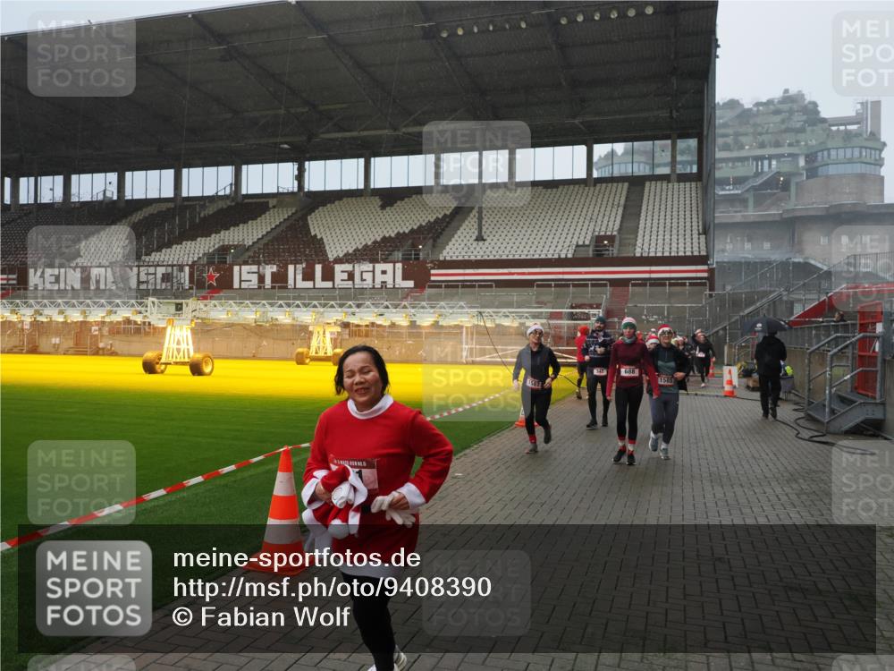 07.12.2025 - St. Pauli X-Mass-Run No. 15 Fabian Wolf http://msf.ph/oto/9408390 07.12.2025 11:07:15 Ziel 281, 342, 344, 490, 591, 596, 603, 621, 622, 688, 1202, 1206, 1585, 1587, 1634, 1666, 1751, 1861, 1862, 2403 meine-sportfotos.de