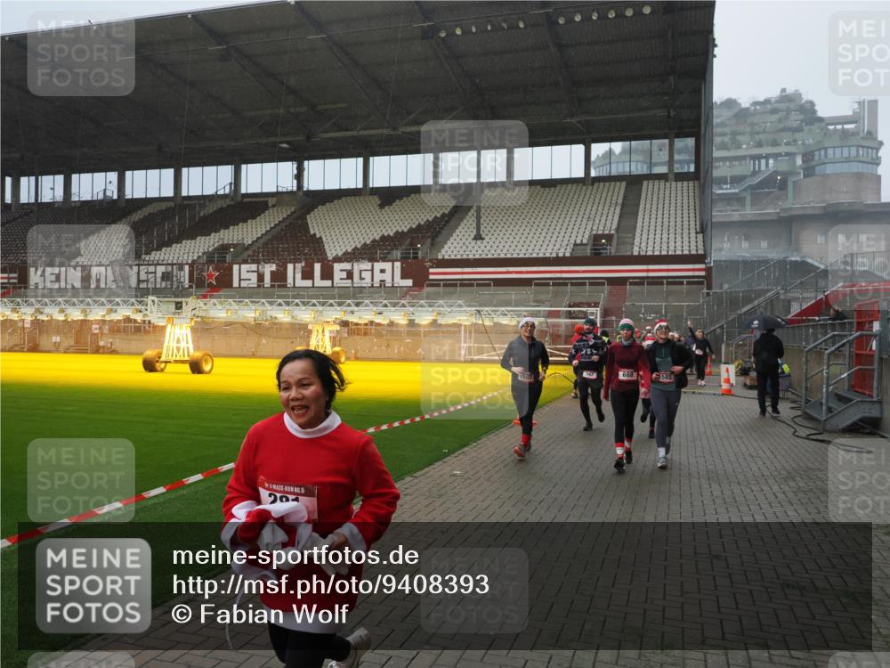 07.12.2025 - St. Pauli X-Mass-Run No. 15 Fabian Wolf http://msf.ph/oto/9408393 07.12.2025 11:07:15 Ziel 281, 342, 344, 490, 591, 596, 603, 621, 622, 688, 1202, 1206, 1585, 1587, 1634, 1666, 1751, 1861, 1862, 2403 meine-sportfotos.de