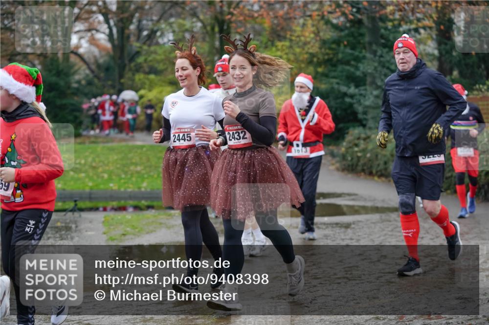 07.12.2025 - St. Pauli X-Mass-Run No. 15 Michael Burmester http://msf.ph/oto/9408398 07.12.2025 11:26:14 Laufen 59, 15, 2445, 2432, 1013, 5225 meine-sportfotos.de