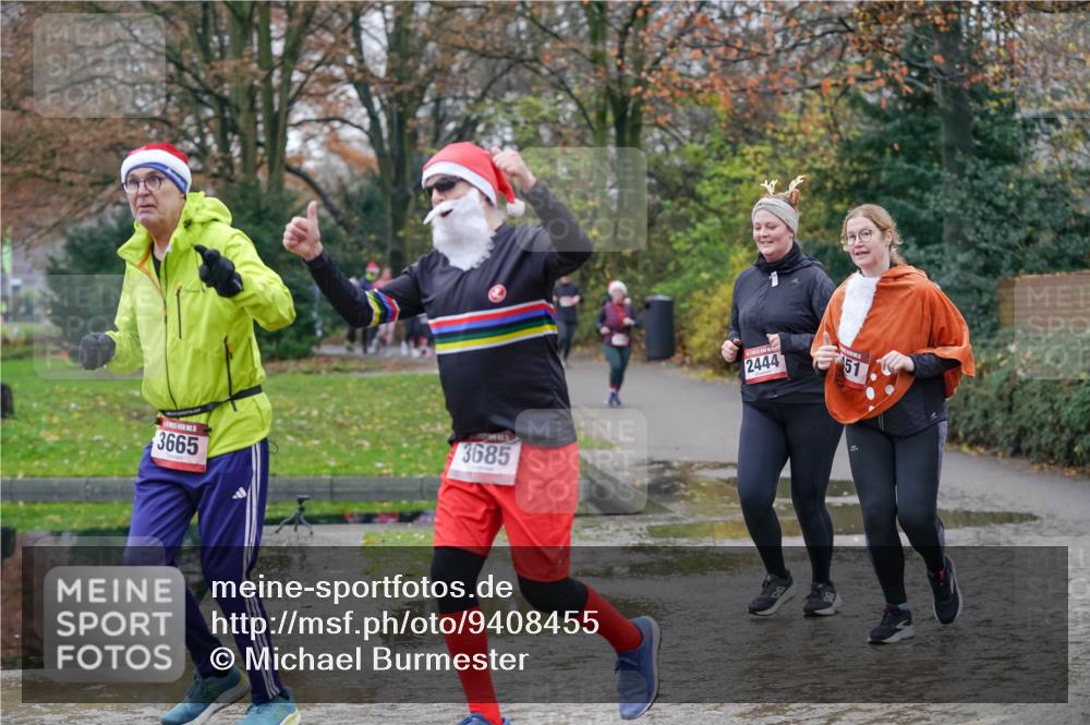 07.12.2025 - St. Pauli X-Mass-Run No. 15 Michael Burmester http://msf.ph/oto/9408455 07.12.2025 11:26:18 Laufen 3665, 3685, 2444, 51 meine-sportfotos.de