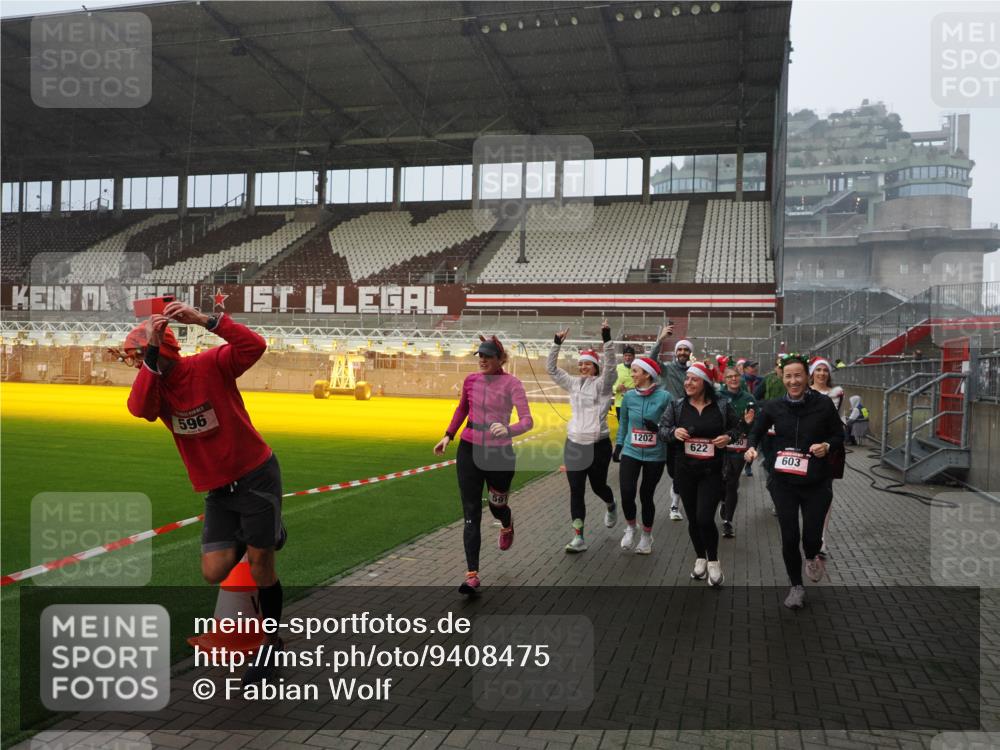 07.12.2025 - St. Pauli X-Mass-Run No. 15 Fabian Wolf http://msf.ph/oto/9408475 07.12.2025 11:07:23 Ziel 281, 342, 344, 476, 490, 591, 596, 603, 621, 622, 673, 688, 781, 1202, 1206, 1233, 1585, 1587, 2403, 5008 meine-sportfotos.de