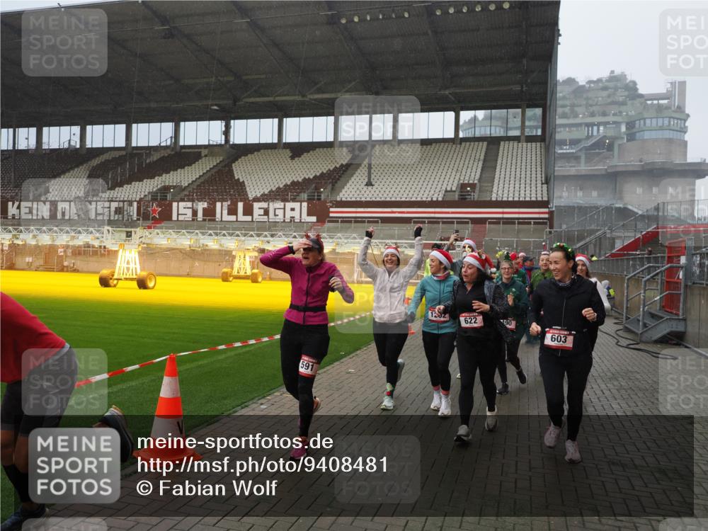 07.12.2025 - St. Pauli X-Mass-Run No. 15 Fabian Wolf http://msf.ph/oto/9408481 07.12.2025 11:07:23 Ziel 281, 342, 344, 476, 490, 591, 596, 603, 621, 622, 673, 688, 781, 1202, 1206, 1233, 1585, 1587, 2403, 5008 meine-sportfotos.de