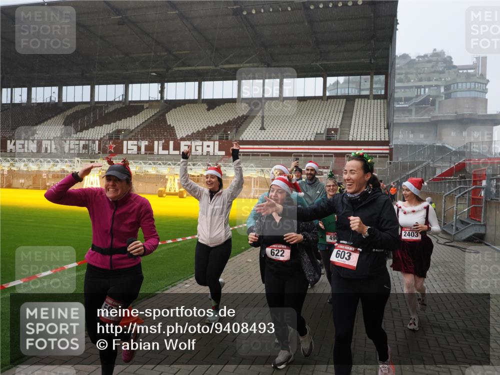 07.12.2025 - St. Pauli X-Mass-Run No. 15 Fabian Wolf http://msf.ph/oto/9408493 07.12.2025 11:07:24 Ziel 281, 342, 344, 476, 490, 591, 596, 603, 621, 622, 673, 688, 781, 1202, 1206, 1233, 1585, 1587, 2403, 5008 meine-sportfotos.de