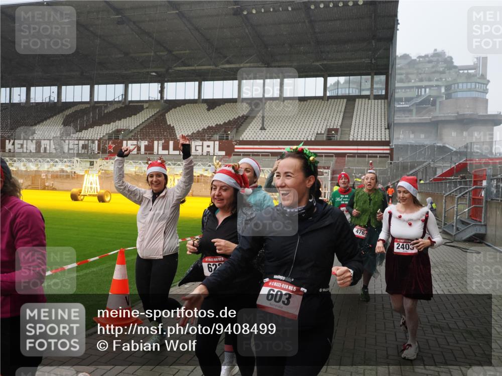 07.12.2025 - St. Pauli X-Mass-Run No. 15 Fabian Wolf http://msf.ph/oto/9408499 07.12.2025 11:07:24 Ziel 281, 342, 344, 476, 490, 591, 596, 603, 621, 622, 673, 688, 781, 1202, 1206, 1233, 1585, 1587, 2403, 5008 meine-sportfotos.de