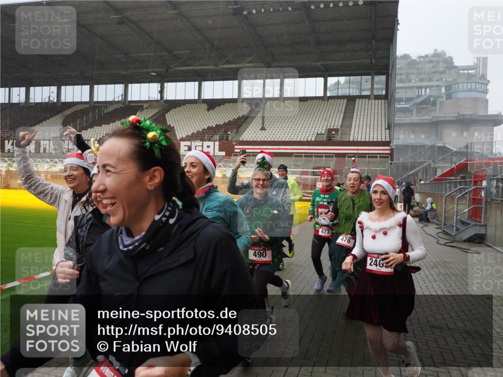 07.12.2025 - St. Pauli X-Mass-Run No. 15 Fabian Wolf http://msf.ph/oto/9408505 07.12.2025 11:07:25 Ziel 281, 342, 344, 476, 490, 591, 596, 603, 621, 622, 673, 688, 781, 1202, 1206, 1233, 1585, 1587, 2403, 5008 meine-sportfotos.de