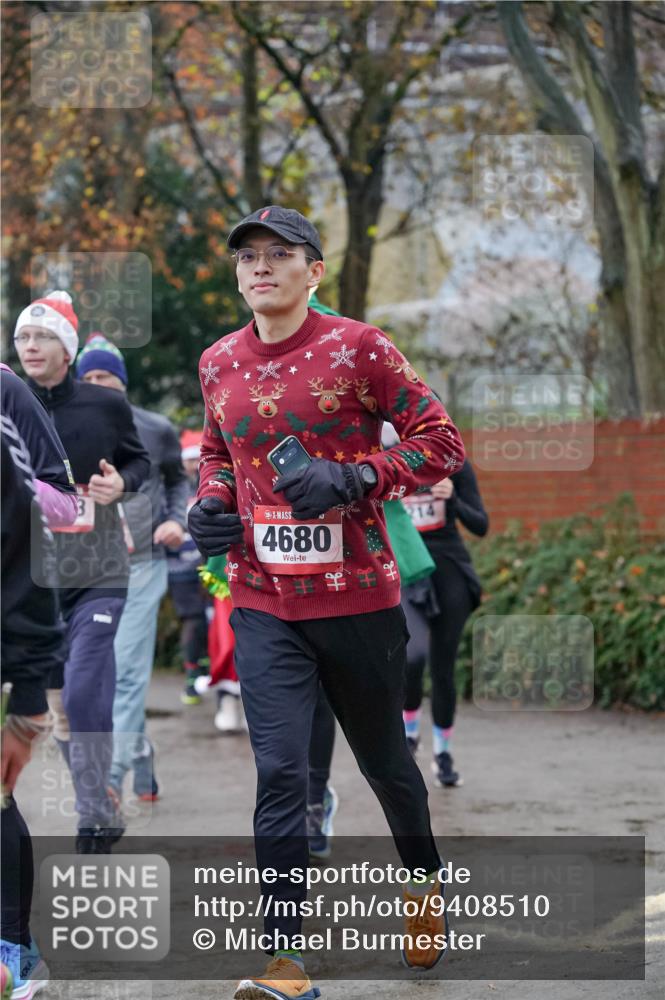 07.12.2025 - St. Pauli X-Mass-Run No. 15 Michael Burmester http://msf.ph/oto/9408510 07.12.2025 09:43:57 Laufen 4680 meine-sportfotos.de