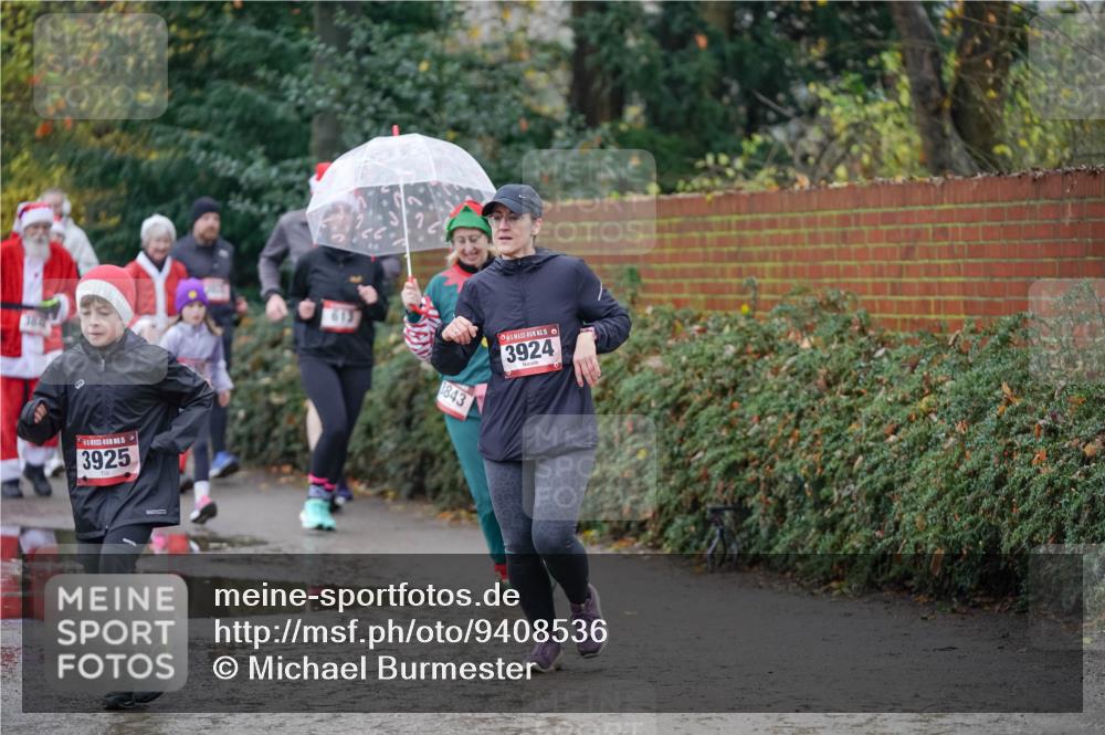 07.12.2025 - St. Pauli X-Mass-Run No. 15 Michael Burmester http://msf.ph/oto/9408536 07.12.2025 11:26:29 Laufen 384, 5, 3925, 843, 3924 meine-sportfotos.de
