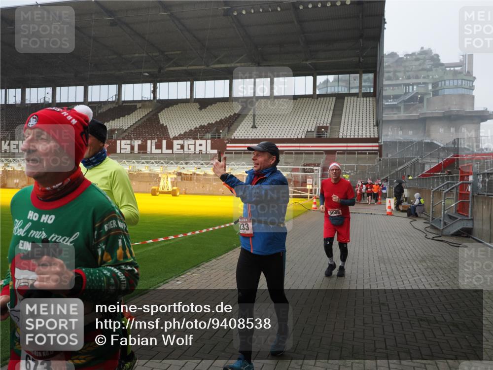07.12.2025 - St. Pauli X-Mass-Run No. 15 Fabian Wolf http://msf.ph/oto/9408538 07.12.2025 11:07:27 Ziel 342, 344, 476, 490, 591, 596, 603, 621, 622, 673, 781, 1202, 1206, 1233, 1585, 1587, 2403, 5008 meine-sportfotos.de