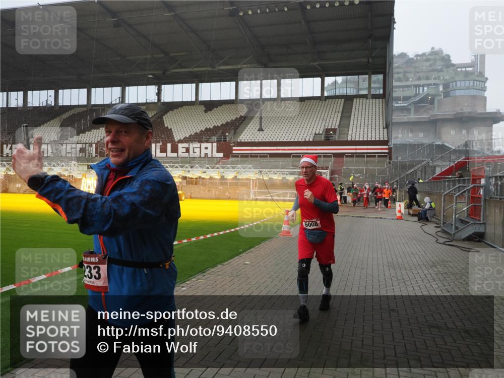 07.12.2025 - St. Pauli X-Mass-Run No. 15 Fabian Wolf http://msf.ph/oto/9408550 07.12.2025 11:07:28 Ziel 315, 342, 344, 476, 490, 591, 603, 621, 622, 673, 781, 1202, 1206, 1233, 1585, 1587, 2403, 5008 meine-sportfotos.de