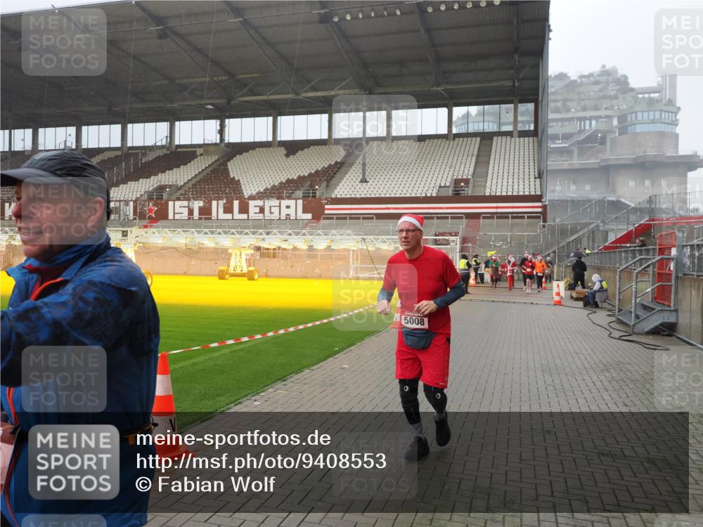 07.12.2025 - St. Pauli X-Mass-Run No. 15 Fabian Wolf http://msf.ph/oto/9408553 07.12.2025 11:07:28 Ziel 315, 342, 344, 476, 490, 591, 603, 621, 622, 673, 781, 1202, 1206, 1233, 1585, 1587, 2403, 5008 meine-sportfotos.de