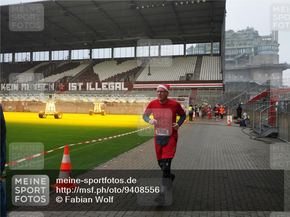 07.12.2025 - St. Pauli X-Mass-Run No. 15 Fabian Wolf http://msf.ph/oto/9408556 07.12.2025 11:07:28 Ziel 315, 342, 344, 476, 490, 591, 603, 621, 622, 673, 781, 1202, 1206, 1233, 1585, 1587, 2403, 5008 meine-sportfotos.de