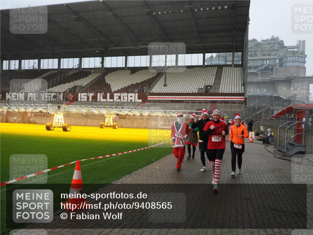 07.12.2025 - St. Pauli X-Mass-Run No. 15 Fabian Wolf http://msf.ph/oto/9408565 07.12.2025 11:07:37 Ziel 77, 315, 332, 377, 623, 781, 1233, 1235, 1509, 1824, 1866, 1910, 2693, 5008 meine-sportfotos.de