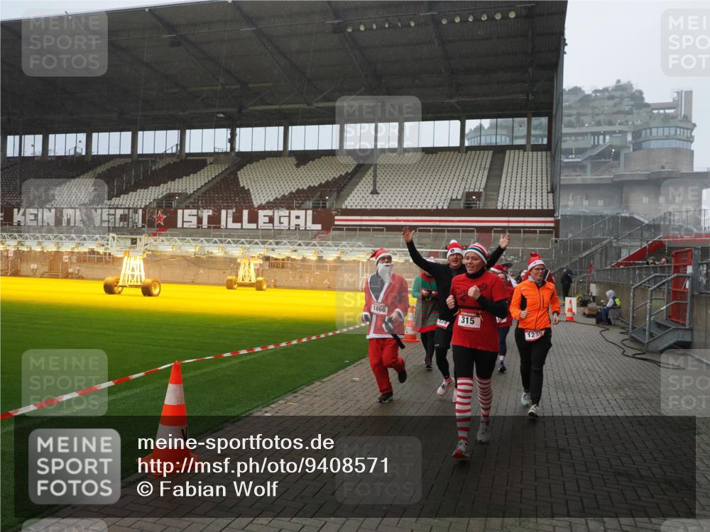 07.12.2025 - St. Pauli X-Mass-Run No. 15 Fabian Wolf http://msf.ph/oto/9408571 07.12.2025 11:07:37 Ziel 77, 315, 332, 377, 623, 781, 1233, 1235, 1509, 1824, 1866, 1910, 2693, 5008 meine-sportfotos.de