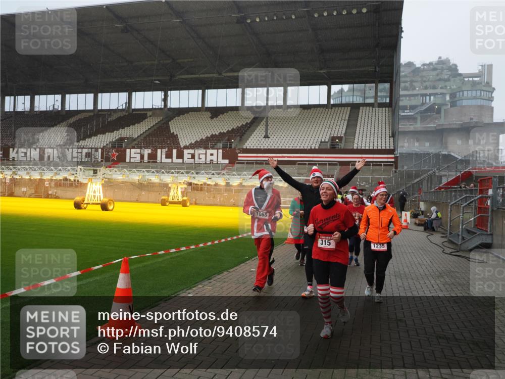 07.12.2025 - St. Pauli X-Mass-Run No. 15 Fabian Wolf http://msf.ph/oto/9408574 07.12.2025 11:07:37 Ziel 77, 315, 332, 377, 623, 781, 1233, 1235, 1509, 1824, 1866, 1910, 2693, 5008 meine-sportfotos.de
