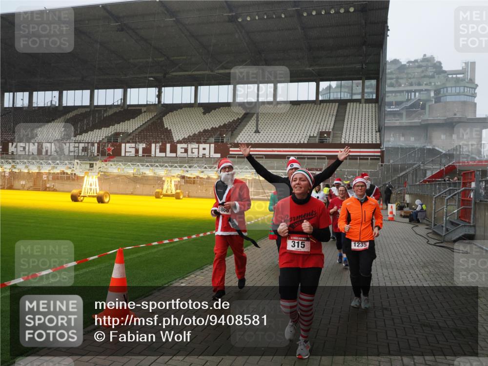 07.12.2025 - St. Pauli X-Mass-Run No. 15 Fabian Wolf http://msf.ph/oto/9408581 07.12.2025 11:07:38 Ziel 77, 315, 332, 377, 389, 397, 623, 1235, 1509, 1824, 1866, 1910, 2693, 5008 meine-sportfotos.de