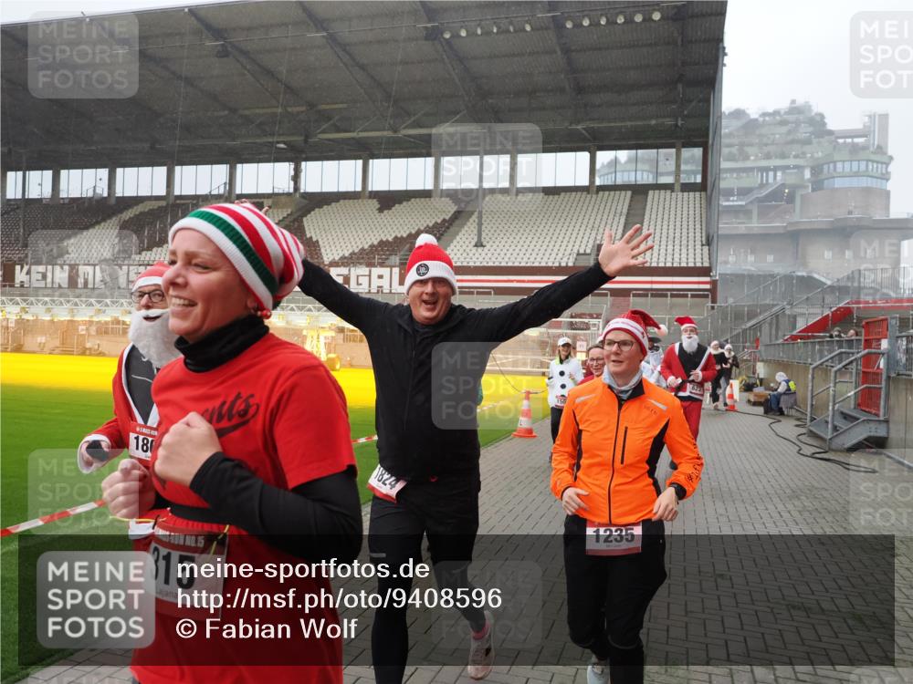 07.12.2025 - St. Pauli X-Mass-Run No. 15 Fabian Wolf http://msf.ph/oto/9408596 07.12.2025 11:07:39 Ziel 77, 315, 332, 377, 389, 397, 623, 1235, 1509, 1824, 1866, 1910, 2693 meine-sportfotos.de