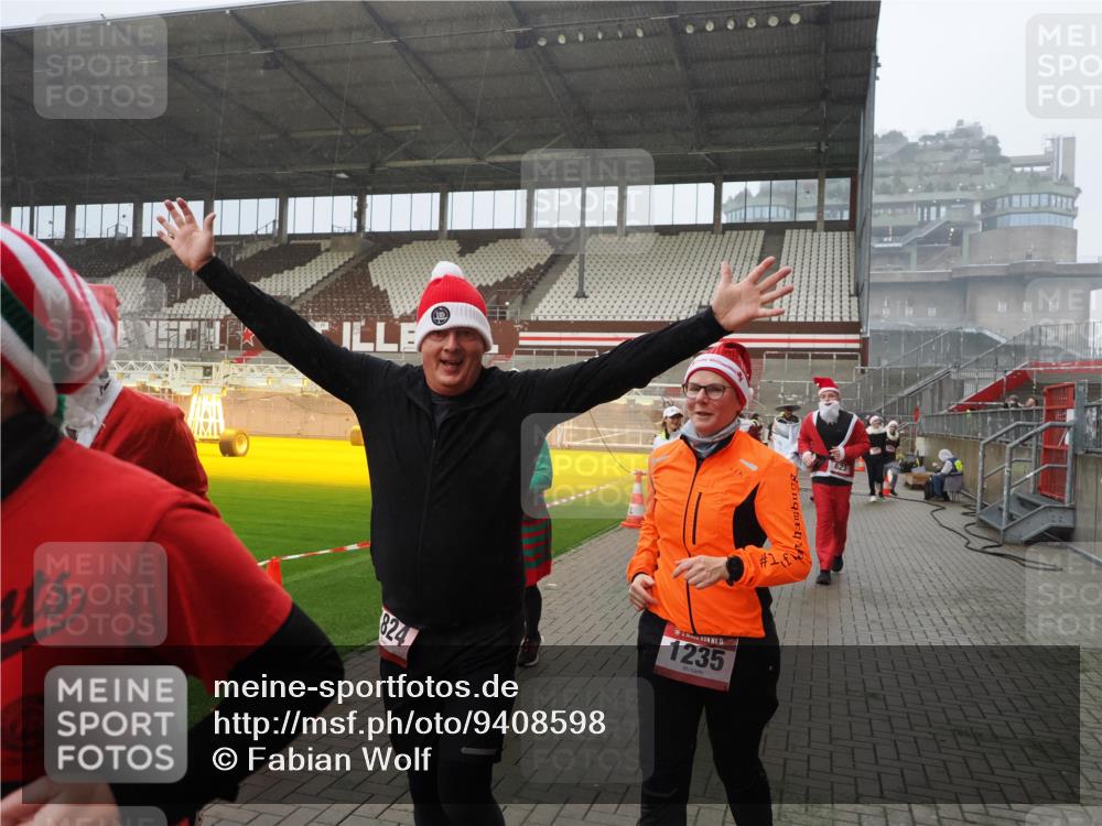 07.12.2025 - St. Pauli X-Mass-Run No. 15 Fabian Wolf http://msf.ph/oto/9408598 07.12.2025 11:07:39 Ziel 77, 315, 332, 377, 389, 397, 623, 1235, 1509, 1824, 1866, 1910, 2693 meine-sportfotos.de