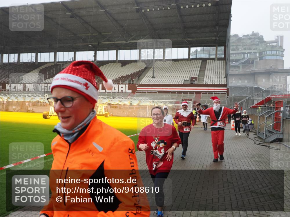 07.12.2025 - St. Pauli X-Mass-Run No. 15 Fabian Wolf http://msf.ph/oto/9408610 07.12.2025 11:07:40 Ziel 77, 273, 315, 332, 377, 389, 397, 623, 1235, 1509, 1824, 1866, 1910, 2693 meine-sportfotos.de