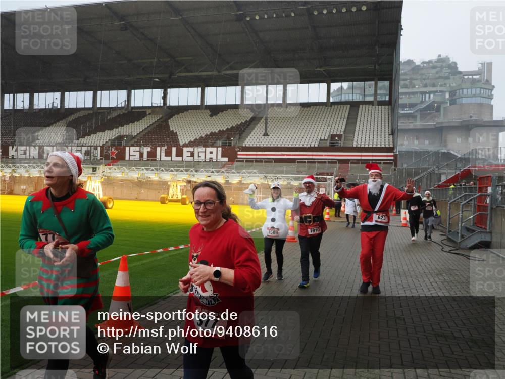 07.12.2025 - St. Pauli X-Mass-Run No. 15 Fabian Wolf http://msf.ph/oto/9408616 07.12.2025 11:07:40 Ziel 77, 273, 315, 332, 377, 389, 397, 623, 1235, 1509, 1824, 1866, 1910, 2693 meine-sportfotos.de