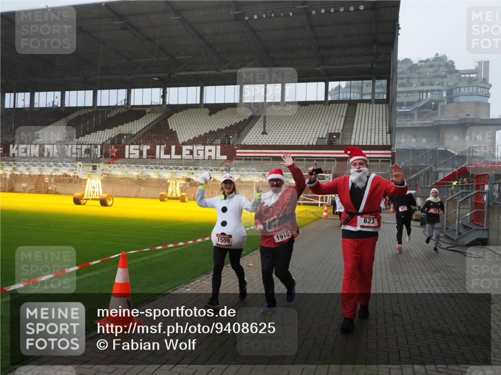 07.12.2025 - St. Pauli X-Mass-Run No. 15 Fabian Wolf http://msf.ph/oto/9408625 07.12.2025 11:07:41 Ziel 77, 273, 315, 332, 377, 389, 397, 623, 1235, 1509, 1812, 1824, 1866, 1910, 2693 meine-sportfotos.de