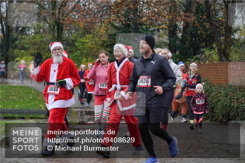 07.12.2025 - St. Pauli X-Mass-Run No. 15 Michael Burmester http://msf.ph/oto/9408629 07.12.2025 11:26:39 Laufen 3844, 2970, 38, 3926, 3510 meine-sportfotos.de