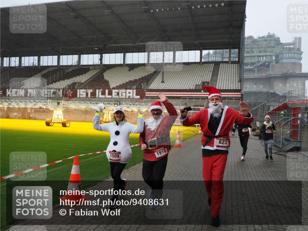 07.12.2025 - St. Pauli X-Mass-Run No. 15 Fabian Wolf http://msf.ph/oto/9408631 07.12.2025 11:07:41 Ziel 77, 273, 315, 332, 377, 389, 397, 623, 1235, 1509, 1812, 1824, 1866, 1910, 2693 meine-sportfotos.de