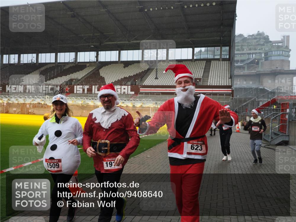 07.12.2025 - St. Pauli X-Mass-Run No. 15 Fabian Wolf http://msf.ph/oto/9408640 07.12.2025 11:07:42 Ziel 77, 271, 273, 315, 332, 377, 389, 397, 623, 1235, 1439, 1441, 1509, 1812, 1824, 1866, 1910, 2693 meine-sportfotos.de