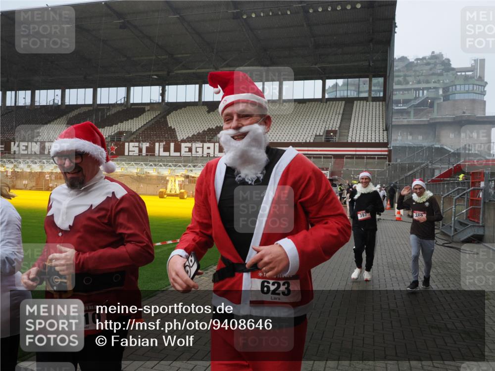 07.12.2025 - St. Pauli X-Mass-Run No. 15 Fabian Wolf http://msf.ph/oto/9408646 07.12.2025 11:07:42 Ziel 77, 271, 273, 315, 332, 377, 389, 397, 623, 1235, 1439, 1441, 1509, 1812, 1824, 1866, 1910, 2693 meine-sportfotos.de