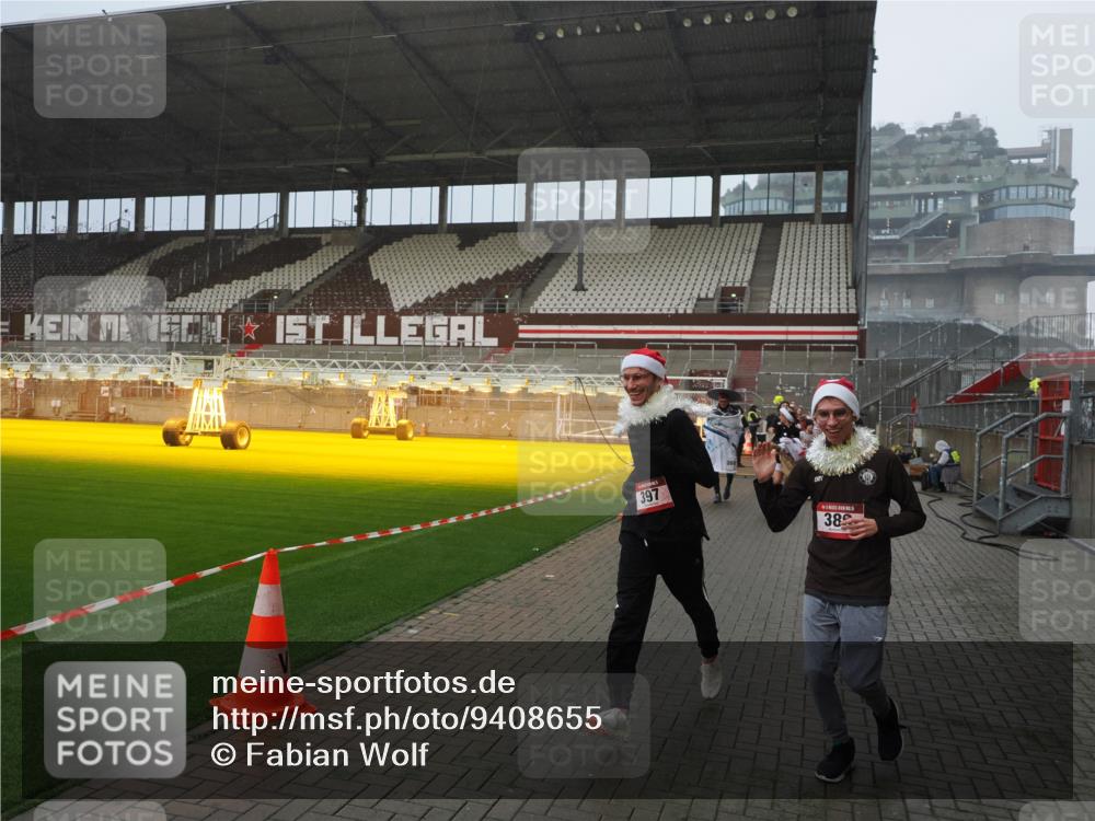07.12.2025 - St. Pauli X-Mass-Run No. 15 Fabian Wolf http://msf.ph/oto/9408655 07.12.2025 11:07:43 Ziel 77, 271, 273, 315, 332, 377, 389, 397, 623, 1235, 1439, 1441, 1509, 1812, 1824, 1866, 1910, 2693 meine-sportfotos.de