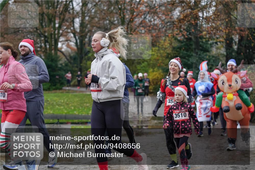 07.12.2025 - St. Pauli X-Mass-Run No. 15 Michael Burmester http://msf.ph/oto/9408656 07.12.2025 11:26:41 Laufen 70, 2075, 350, 5, 3510 meine-sportfotos.de