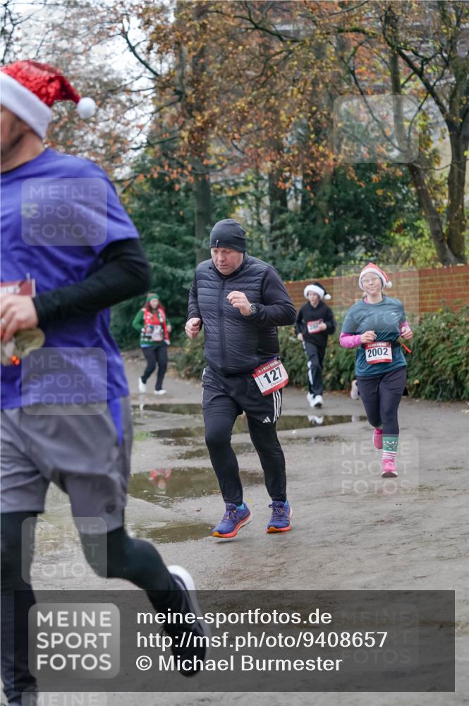 07.12.2025 - St. Pauli X-Mass-Run No. 15 Michael Burmester http://msf.ph/oto/9408657 07.12.2025 09:44:14 Laufen 127, 2002 meine-sportfotos.de