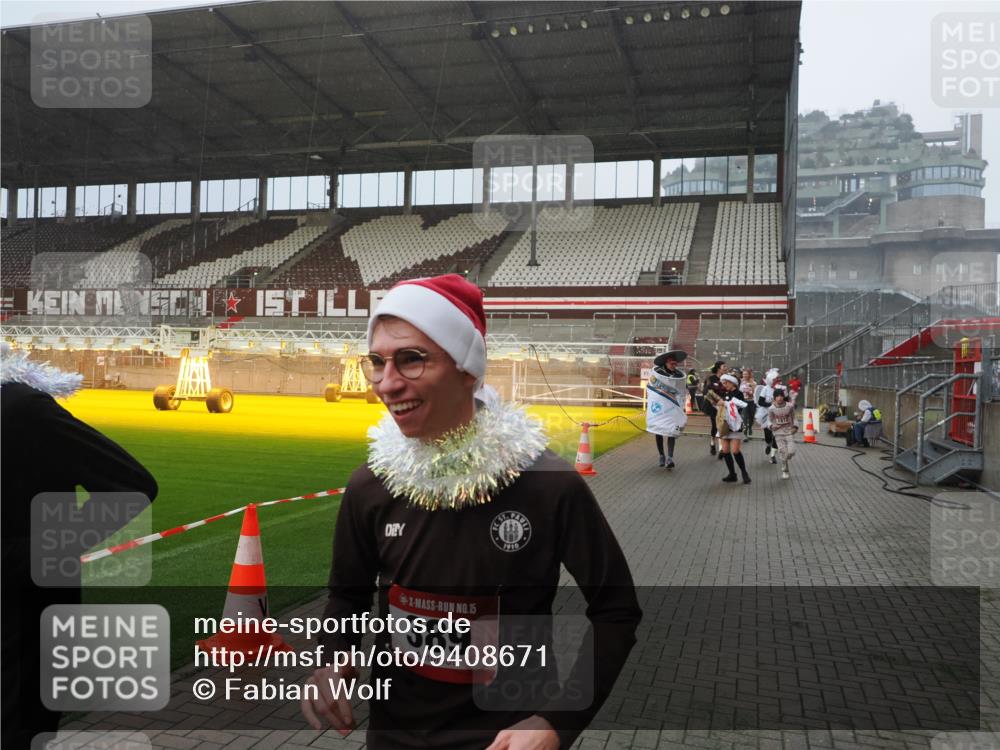 07.12.2025 - St. Pauli X-Mass-Run No. 15 Fabian Wolf http://msf.ph/oto/9408671 07.12.2025 11:07:44 Ziel 77, 271, 273, 315, 332, 377, 389, 397, 623, 1235, 1439, 1441, 1509, 1812, 1824, 1866, 1910, 2693 meine-sportfotos.de