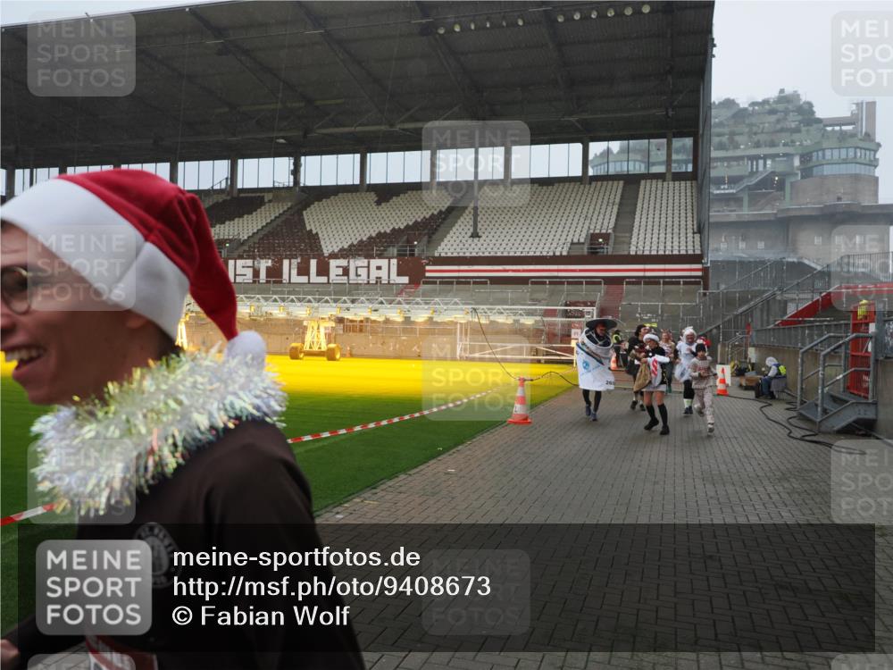 07.12.2025 - St. Pauli X-Mass-Run No. 15 Fabian Wolf http://msf.ph/oto/9408673 07.12.2025 11:07:44 Ziel 77, 271, 273, 315, 332, 377, 389, 397, 623, 1235, 1439, 1441, 1509, 1812, 1824, 1866, 1910, 2693 meine-sportfotos.de