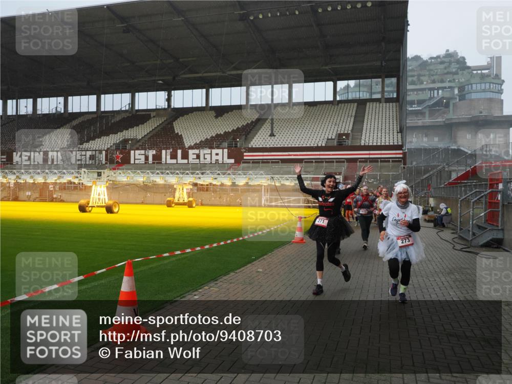 07.12.2025 - St. Pauli X-Mass-Run No. 15 Fabian Wolf http://msf.ph/oto/9408703 07.12.2025 11:07:48 Ziel 77, 271, 273, 286, 293, 315, 332, 377, 389, 397, 623, 1235, 1378, 1381, 1382, 1383, 1439, 1441, 1460, 1509, 1812, 1824, 1866, 1910, 2693 meine-sportfotos.de