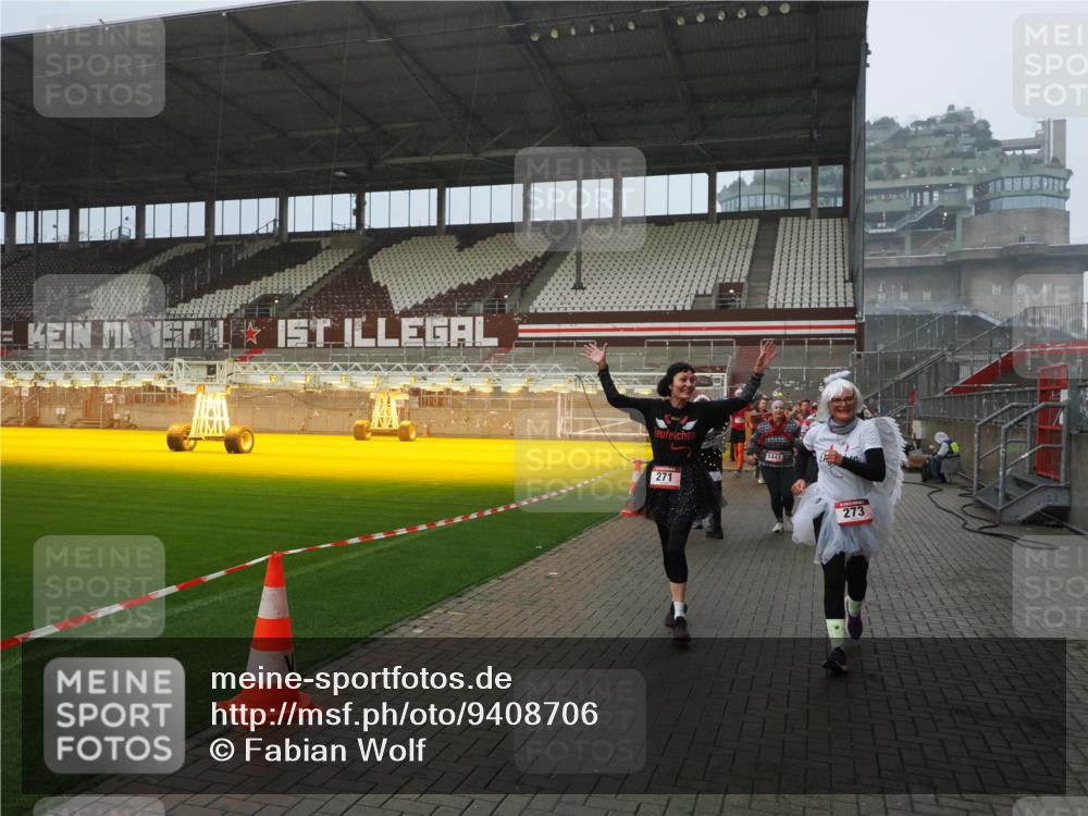 07.12.2025 - St. Pauli X-Mass-Run No. 15 Fabian Wolf http://msf.ph/oto/9408706 07.12.2025 11:07:48 Ziel 77, 271, 273, 286, 293, 315, 332, 377, 389, 397, 623, 1235, 1378, 1381, 1382, 1383, 1439, 1441, 1460, 1509, 1812, 1824, 1866, 1910, 2693 meine-sportfotos.de