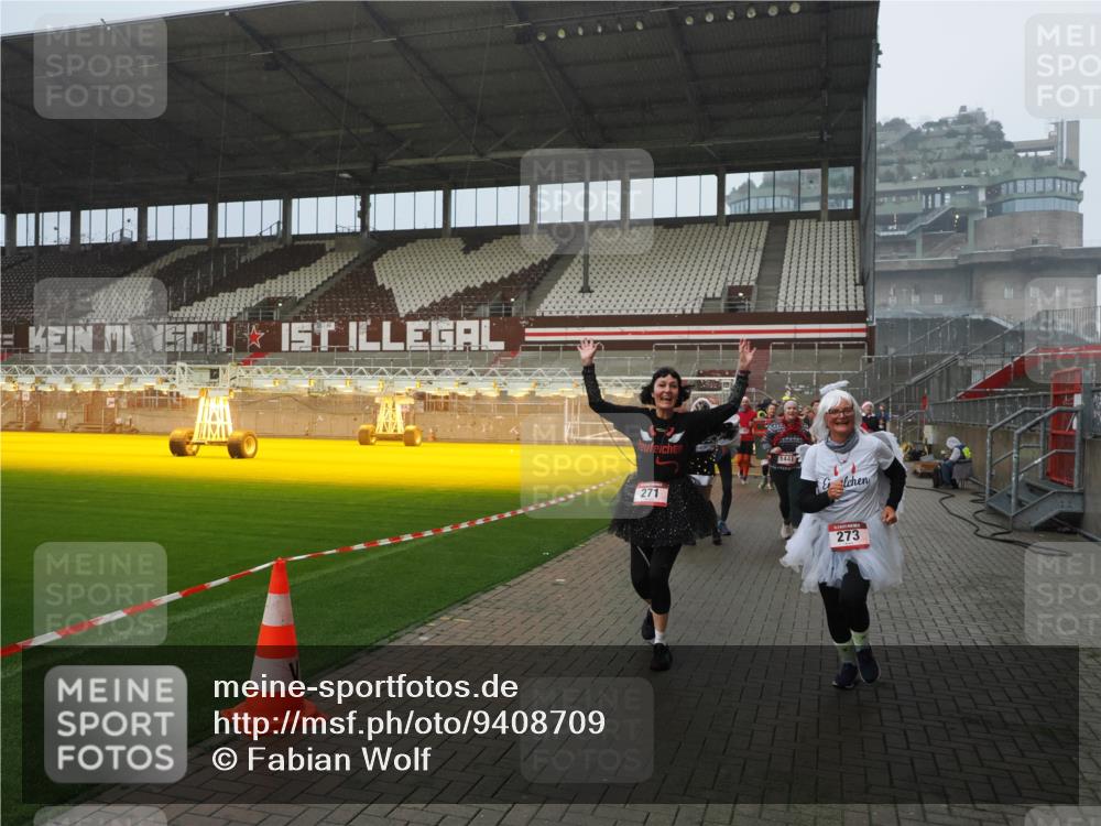 07.12.2025 - St. Pauli X-Mass-Run No. 15 Fabian Wolf http://msf.ph/oto/9408709 07.12.2025 11:07:49 Ziel 77, 271, 273, 286, 293, 332, 377, 389, 397, 623, 1107, 1235, 1378, 1381, 1382, 1383, 1439, 1441, 1460, 1509, 1812, 1824, 1866, 1910, 2693 meine-sportfotos.de