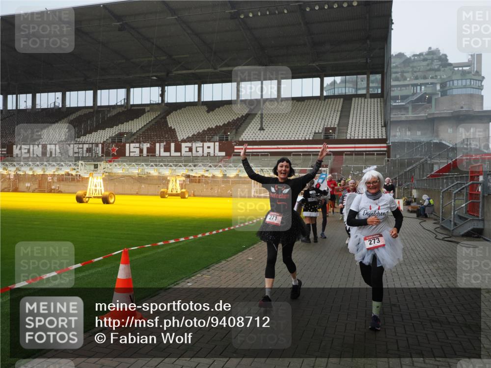 07.12.2025 - St. Pauli X-Mass-Run No. 15 Fabian Wolf http://msf.ph/oto/9408712 07.12.2025 11:07:49 Ziel 77, 271, 273, 286, 293, 332, 377, 389, 397, 623, 1107, 1235, 1378, 1381, 1382, 1383, 1439, 1441, 1460, 1509, 1812, 1824, 1866, 1910, 2693 meine-sportfotos.de