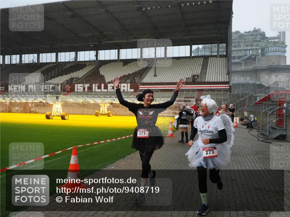 07.12.2025 - St. Pauli X-Mass-Run No. 15 Fabian Wolf http://msf.ph/oto/9408719 07.12.2025 11:07:49 Ziel 77, 271, 273, 286, 293, 332, 377, 389, 397, 623, 1107, 1235, 1378, 1381, 1382, 1383, 1439, 1441, 1460, 1509, 1812, 1824, 1866, 1910, 2693 meine-sportfotos.de